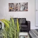 Your Away From Home!-comfy-cosy * Leeds (West Yorkshire)