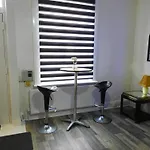 Your Away From Home!-comfy-cosy * Leeds (West Yorkshire)