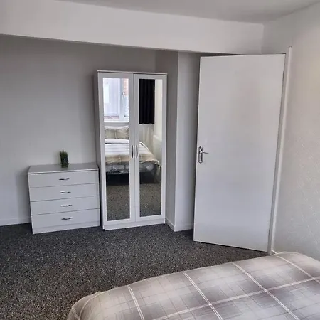 Your Away From Home!-comfy-cosy * Leeds (West Yorkshire)