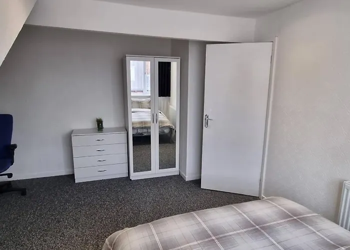 Your Away From Home!-comfy-cosy * Leeds (West Yorkshire)